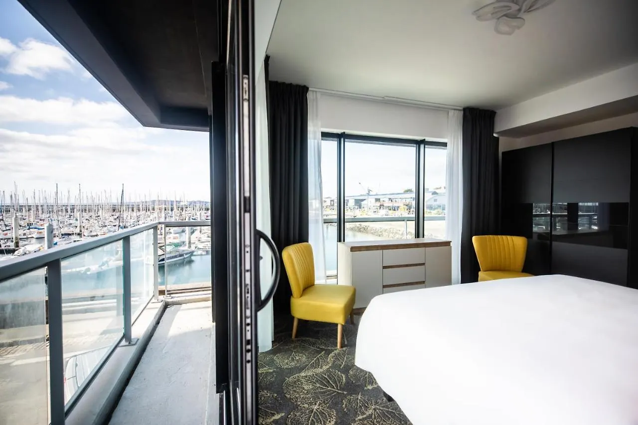 Le Barracuda & Spa, Centre Port, Pieds Dans L'Eau, Vue Mer Brest 4*,  France