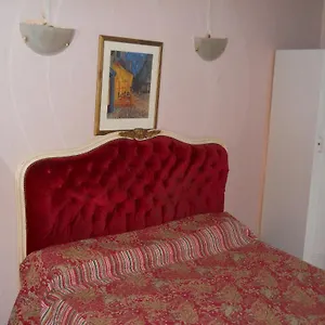 Le Petit Trianon 2* Parijs